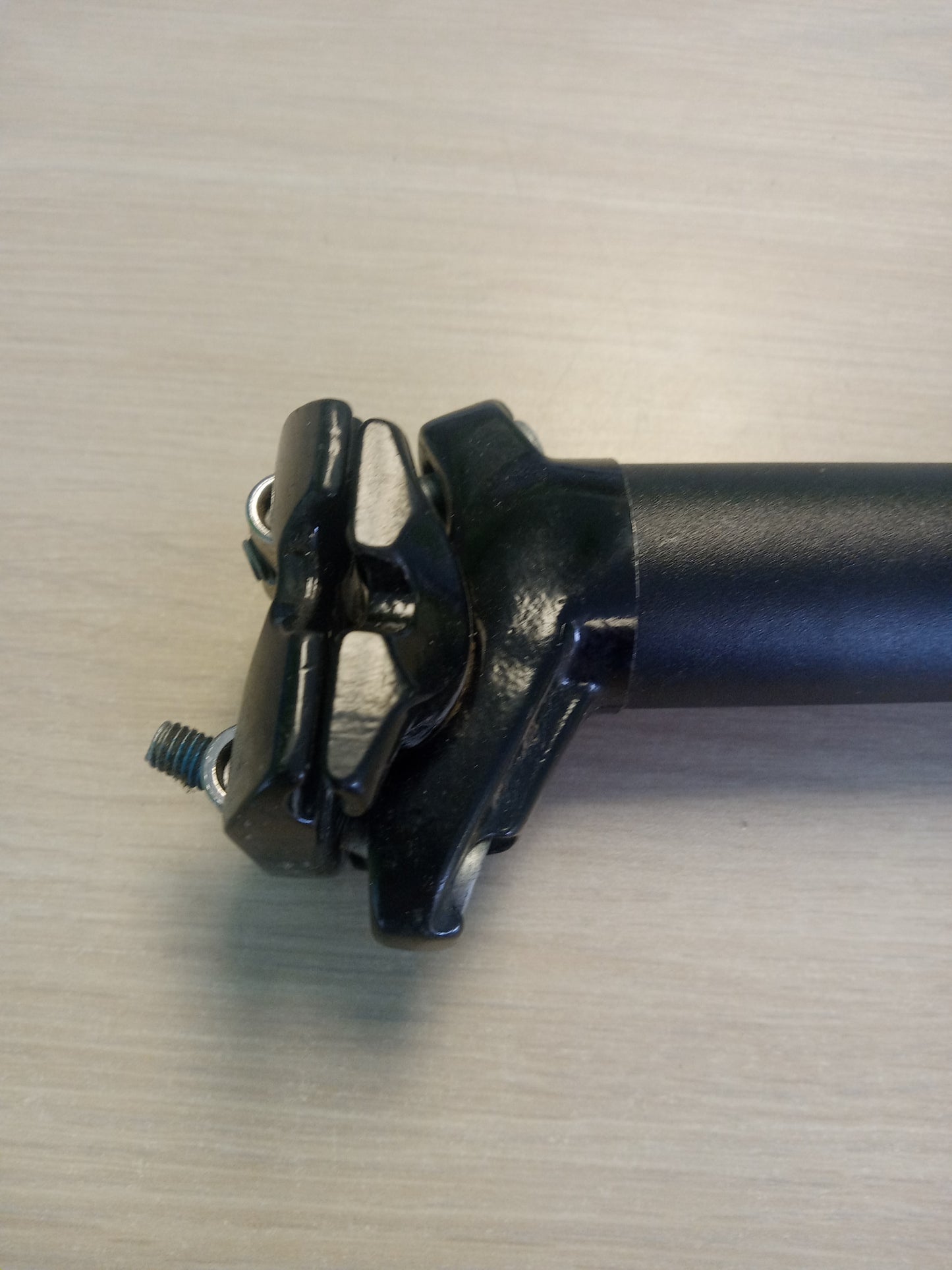 Seat Post Double Bolt 5mm Key, 30mm Diameter