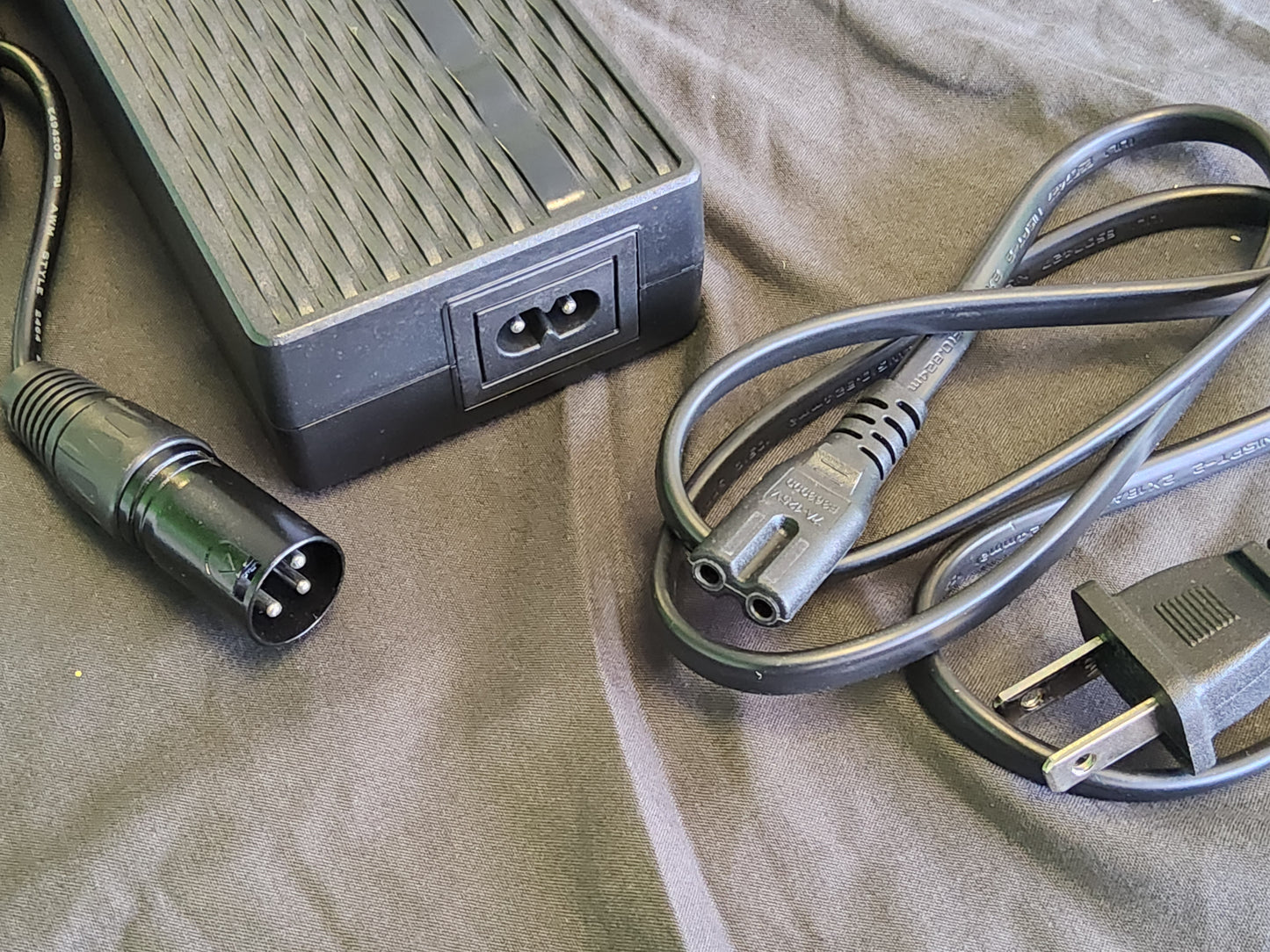 E-Bike Pros 48v 13ah Smart Charger for Tour and Linq